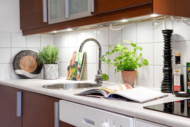 Từng góc nhỏ trong căn hộ này đều chứng tỏ chủ nhà rất chăm chút. Cây xanh được mang vào khắp không gian để tạo nét tươi mới cho không gian. 